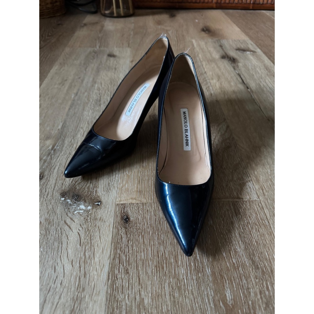 Manolo Blahnik Navy Blue Patent Leather Pointed Toe Pumps Heels Size 35.5